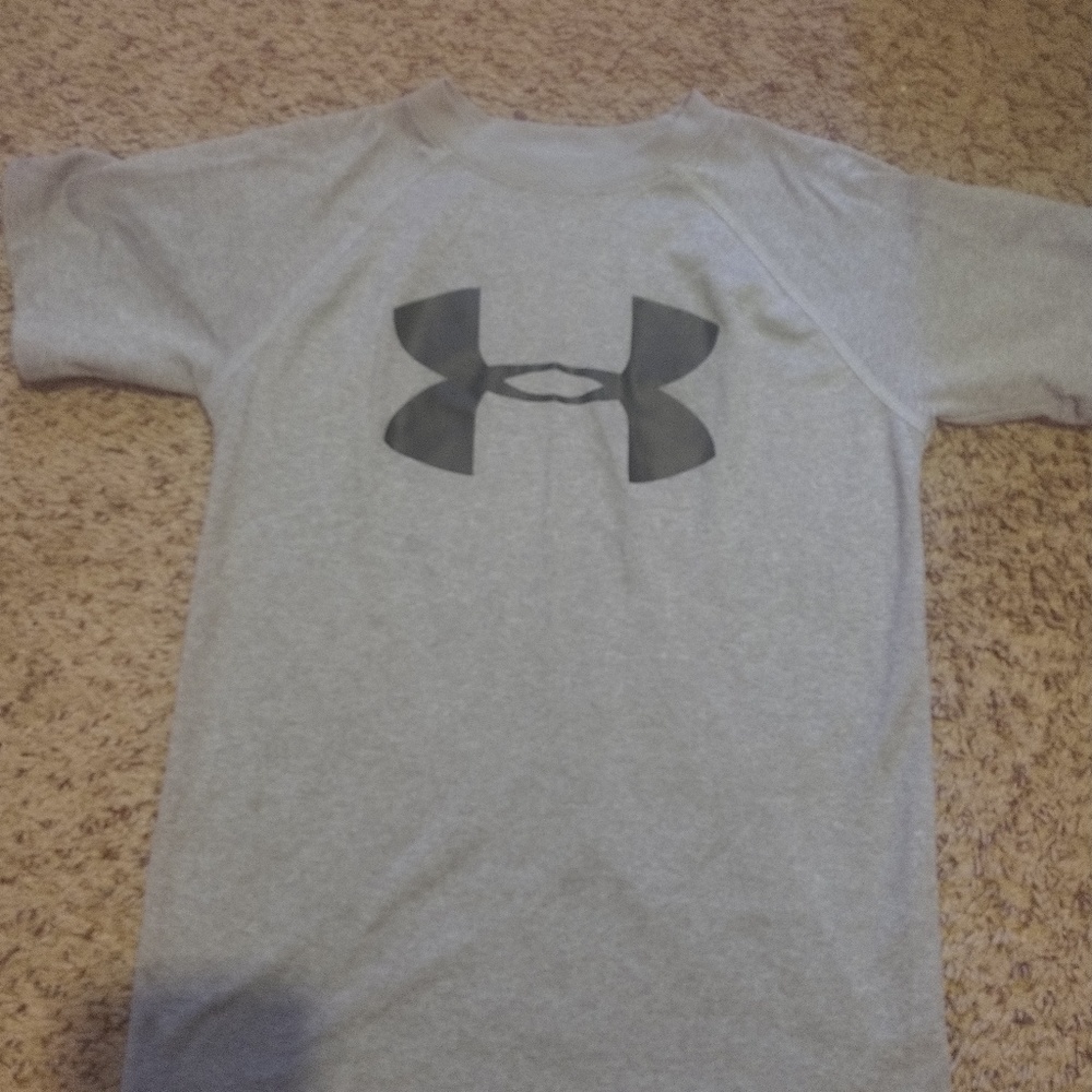 Youth small under armour tshirt